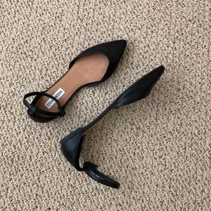 Brand new size 8 black leather Steve Madden flats.